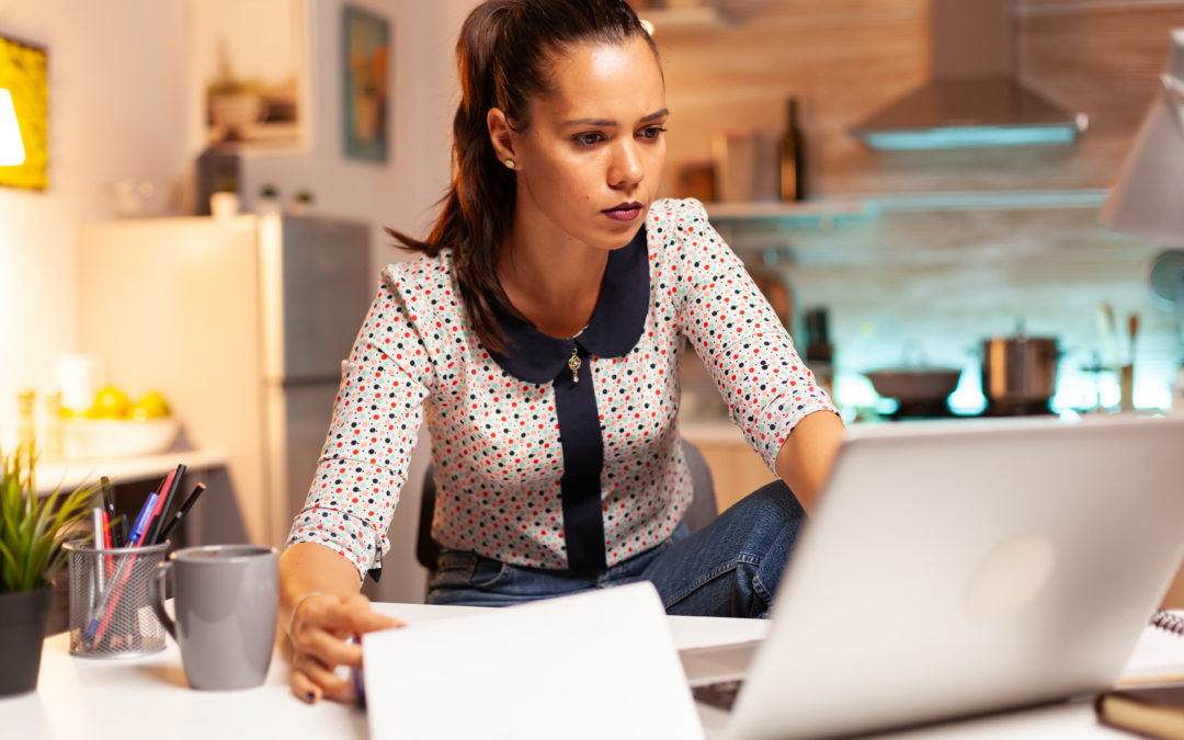Vérifier son bulletin de paie après licenciement : les erreurs à ne pas manquer